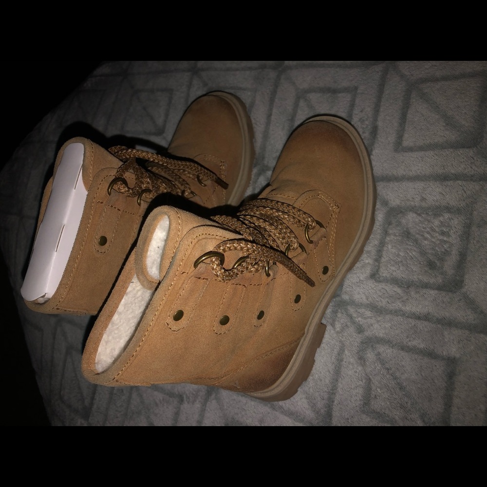 Roxy boots worn once!